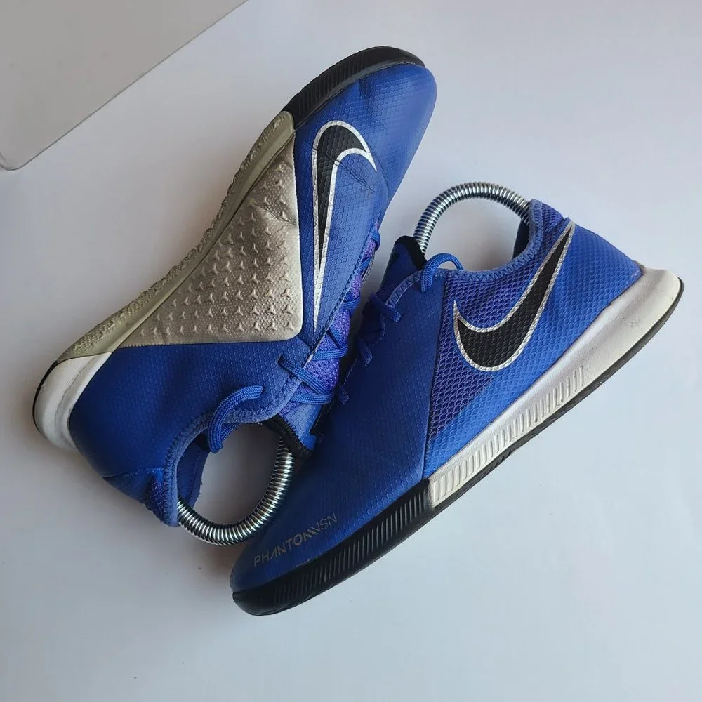 Nike Junior Phantom Vision Academy IC indoor Soccer big kids Size 6Y